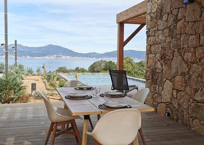 Vakantiehuis Casa Petra, Typique En Pierres Au Coeur Du Maquis, 2 Pers, Piscine